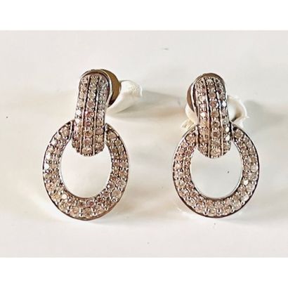 PAIR OF EARRINGS in white gold 750°/°° set...