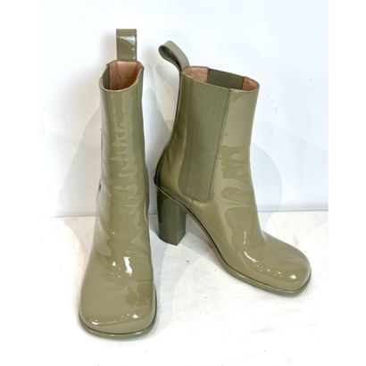 BOTTEGA Veneta. Boots en cuir vernis avec...