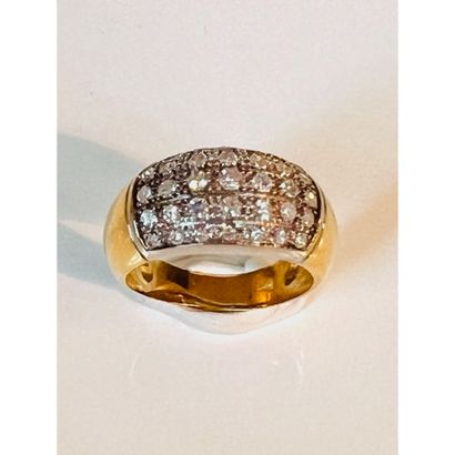 BAGUE jonc en or jaune 750°/°° ornée d’un...