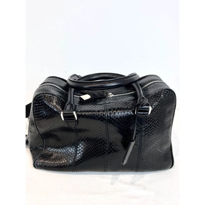 Barbara BUI. Sac en cuir python noir. 2 anses...