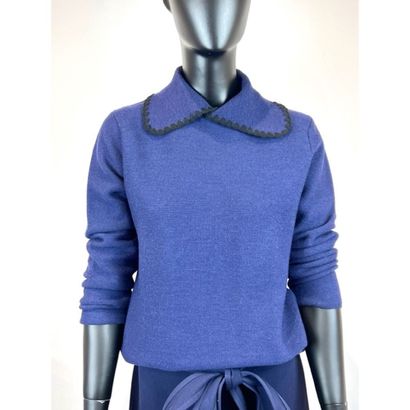 MOLLI. Pull en tricoté de pure laine vierge...