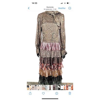 CELINE. Robe longue à volant en soie imprimée...
