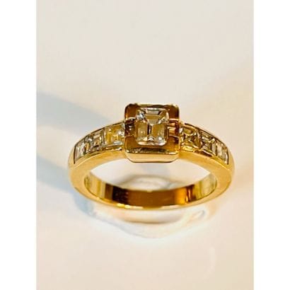 BAGUE en or jaune 750°/°° ornée d’un diamant...