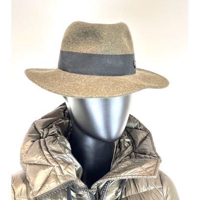 Maison MICHEL. Chapeau en feutre kaki. Bon...