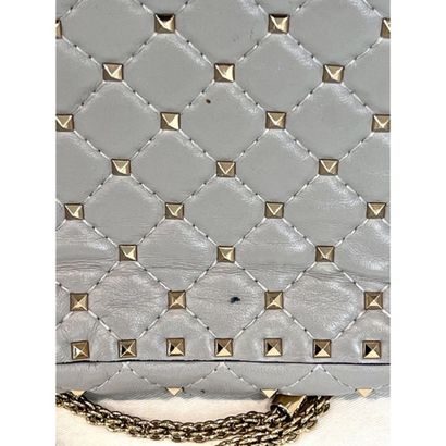 VALENTINO. Sac Rockstud Spike en nappa gris...
