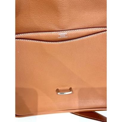 HERMES Paris. Sac besace «Steve light» en...
