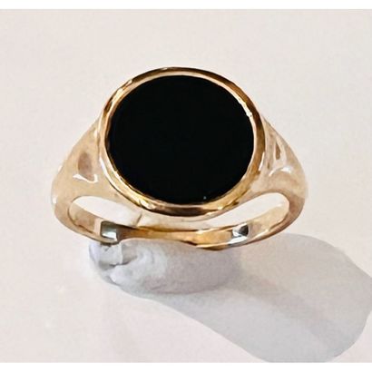 BAGUE chevalière en or jaune 750°/°° ornée...