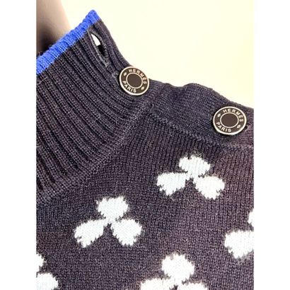 HERMES Paris. Pull en tricoté cachemire bleu...