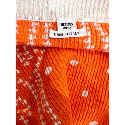HERMES Paris. Gilet en tricoté de cachemire...