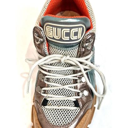 GUCCI. Baskets en cuir de vachette multicolore...