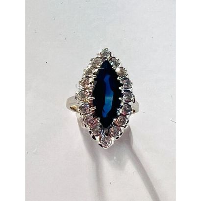MARQUISE RING in white gold 750°/°° set with...