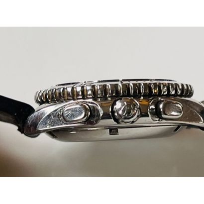 BREITLING. MONTRE chronographe en acier modèle...