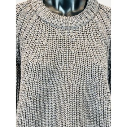 HERMES Paris. Pull évasé en tricoté de laine...