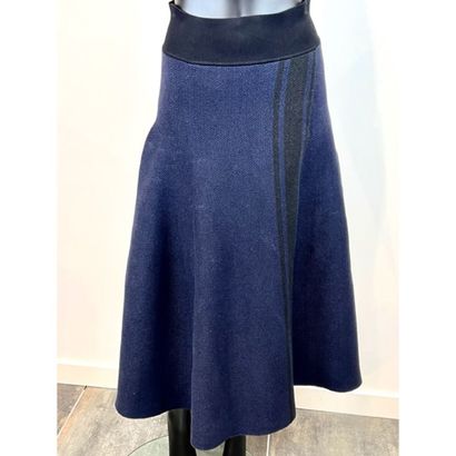 CELINE. Jupe longue évasée en lin et viscose...
