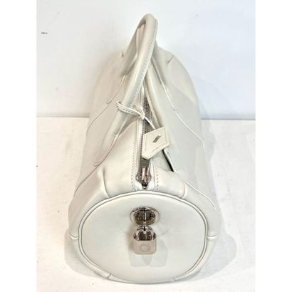HERMES Paris. Sac en cuir Swift blanc cassé...