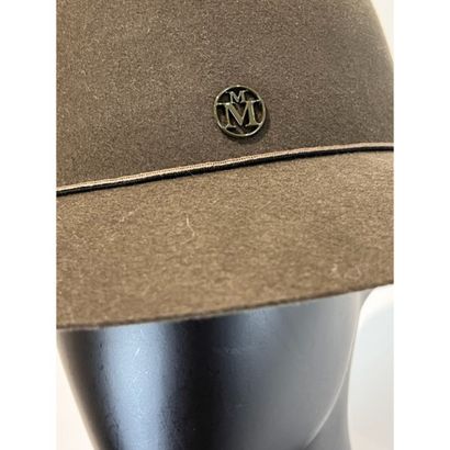 Maison MICHEL. Chapeau en feutre marron foncé....