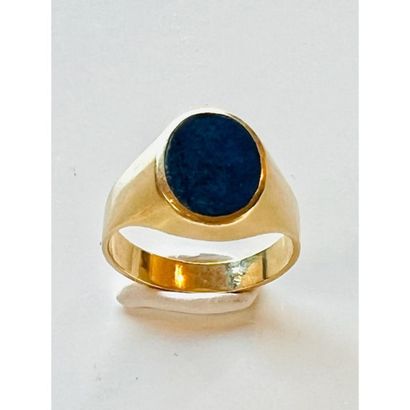 BAGUE chevalière en or jaune 750°/°° ornée...