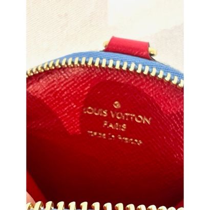 Louis VUITTON. Porte-monnaie-porte-clés en...