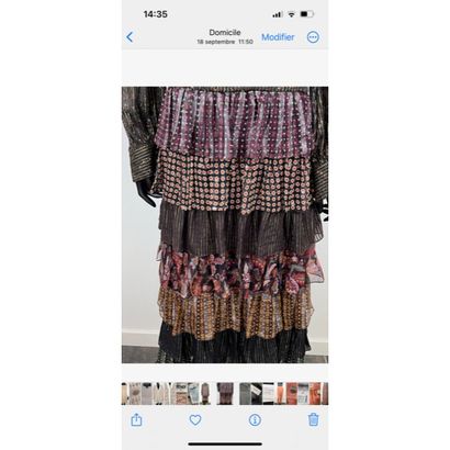 CELINE. Robe longue à volant en soie imprimée...