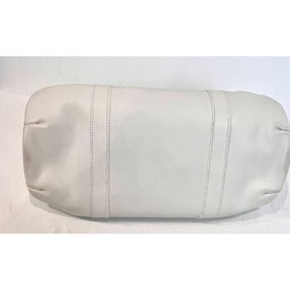 HERMES Paris. Sac en cuir Swift blanc cassé...