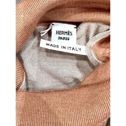 HERMES Paris. Pull fin col roulé en tricoté...