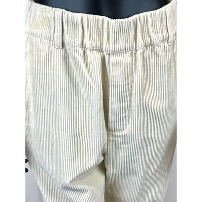 TOAST. Pantalon en velours côtelé blanc cassé....