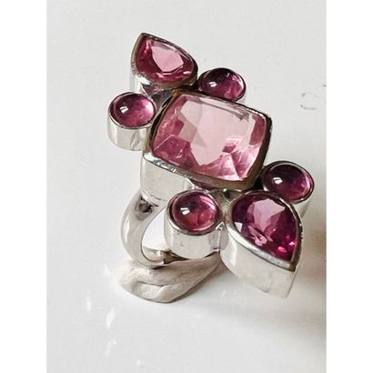 IMPORTANTE BAGUE marquise en or blanc 750°/°°...