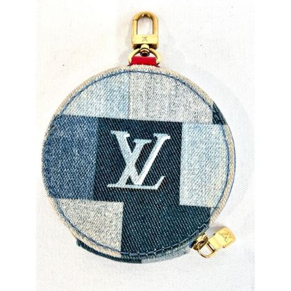 Louis VUITTON. Porte-monnaie-porte-clés en...