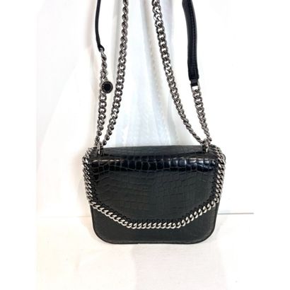 Stella MAC CARTNEY. Sac besace en cuir noir...