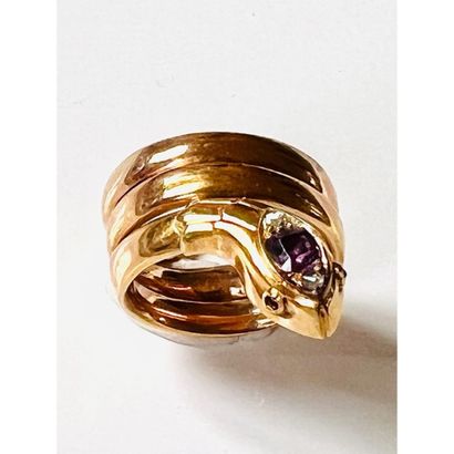 BAGUE serpent en or jaune 750°/°° ornée d’une...