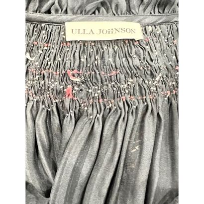 Ulla JONHSON. Robe longue en soie rainurée...