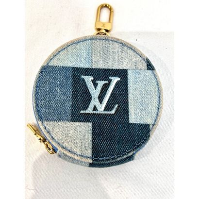 Louis VUITTON. Porte-monnaie-porte-clés en...