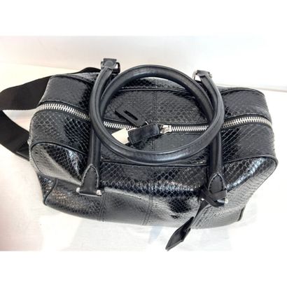Barbara BUI. Sac en cuir python noir. 2 anses...