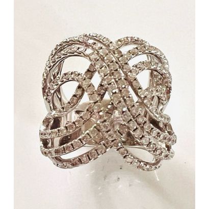 IMPORTANT RING in white gold set with 2x4...