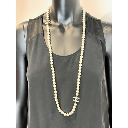 CHANEL. Fall 2008. Gold-plated metal long...