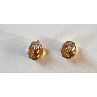 PAIRE DE PUCES D’OREILLES en or jaune 750°/°°...