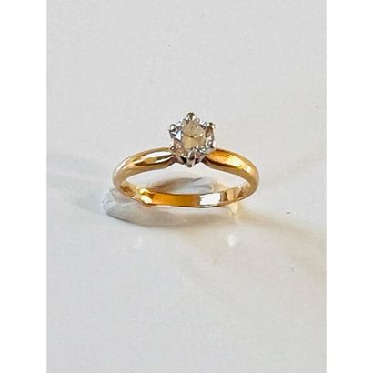 BAGUE solitaire 2 ors 750°/°° ornée d’un...