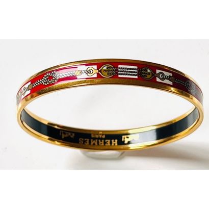 HERMES. BRACELET rigide en métal doré émaillé...