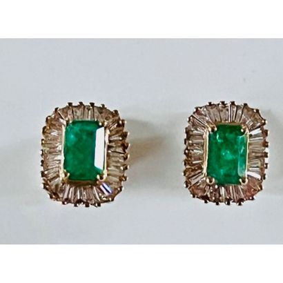 PAIRE DE BOUCLES D’OREILLES en or jaune 585°/°°...