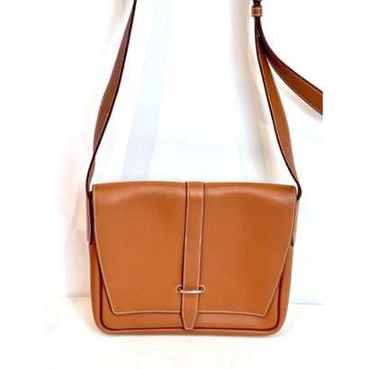 HERMES Paris. Sac besace «Steve light» en...