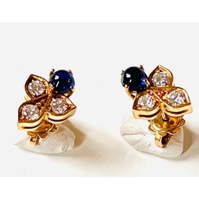 PAIR OF EARRINGS in yellow gold 750°/°° set...