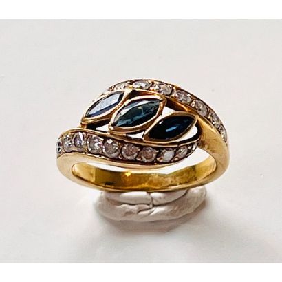 BAGUE croisée en or jaune 750°/°° ornée de...