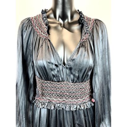 Ulla JONHSON. Robe longue en soie rainurée...
