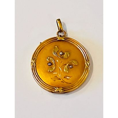 XIXè. PENDENTIF médaille en or jaune 750°/°°...