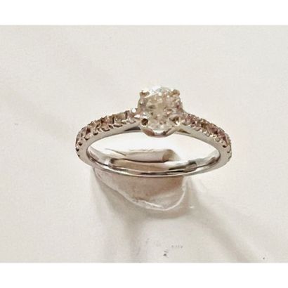 Solitaire ring in white gold 750°/°° set...