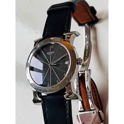 HERMES. MONTRE en acier l’heure H. Boîtier...