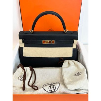 HERMES. Sac Kelly (32cm) en cuir Togo noir...
