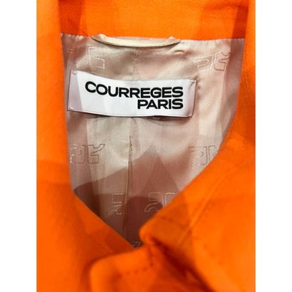 COURREGE Paris. Veste courte en laine vierge...