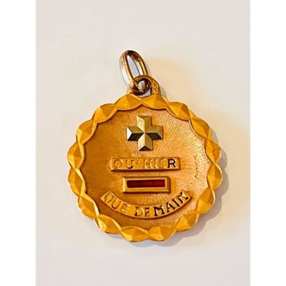MEDAILLE D’AMOUR en or jaune 750°/°° «+ qu’hier...