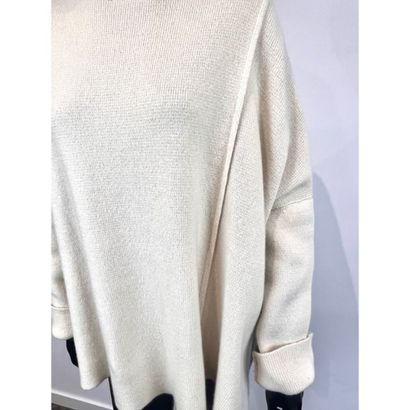 THE ROW. Pull poncho oversize en épais cachemire...